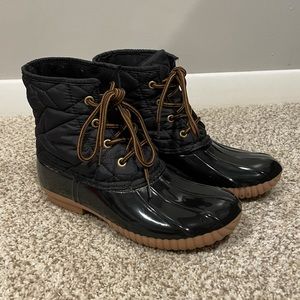 LIKE NEW Yoki Duck Boots Women’s size 6
